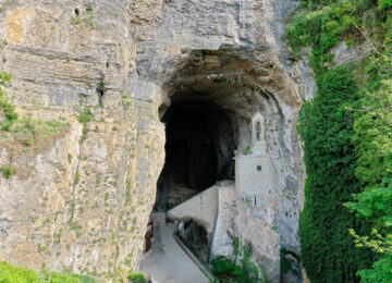 Chapelle - Grottes de La Balme
